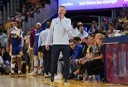 包含胜利之路坎坷,球员团结齐心的词条 包含胜利之路坎坷,球员团结齐心的词条