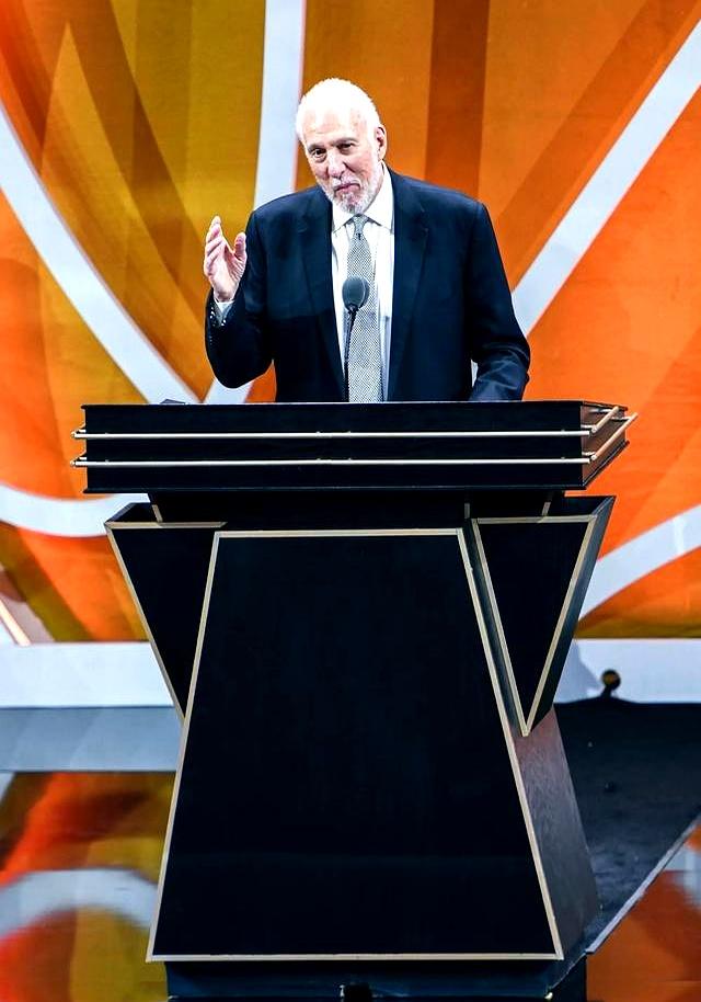 传奇教练受伤报销，队伍陷危局