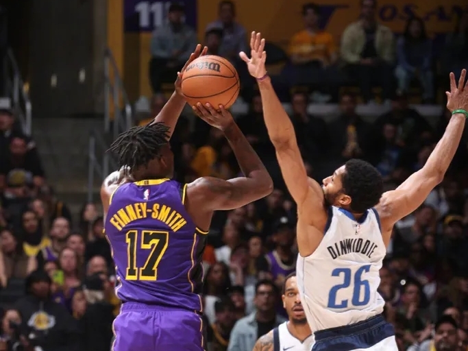 九游体育中国官网-步行者队在比赛中备受瞩目，赢得胜利