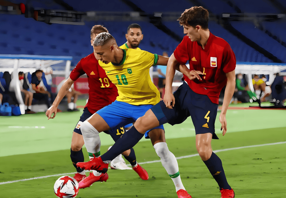 九游体育平台-包含欧洲足球比赛正酣，球员斗志昂扬的词条