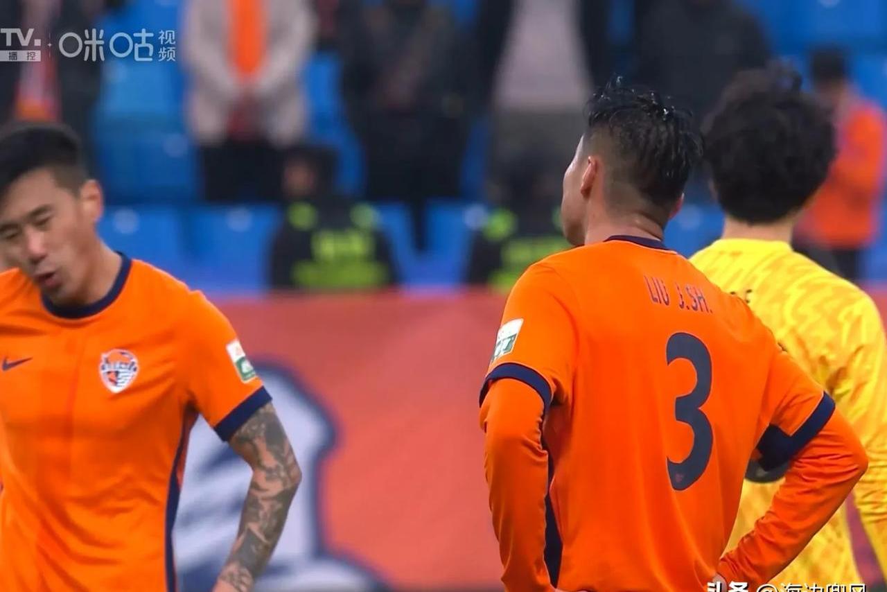 青岛黄海客场告负,中超保级前景堪忧 青岛黄海客场告负,中超保级前景堪忧