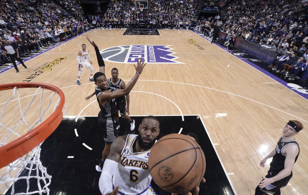 国王豪取胜仗!福克斯全场高效轰下30+的简单介绍 国王豪取胜仗!福克斯全场高效轰下30+的简单介绍