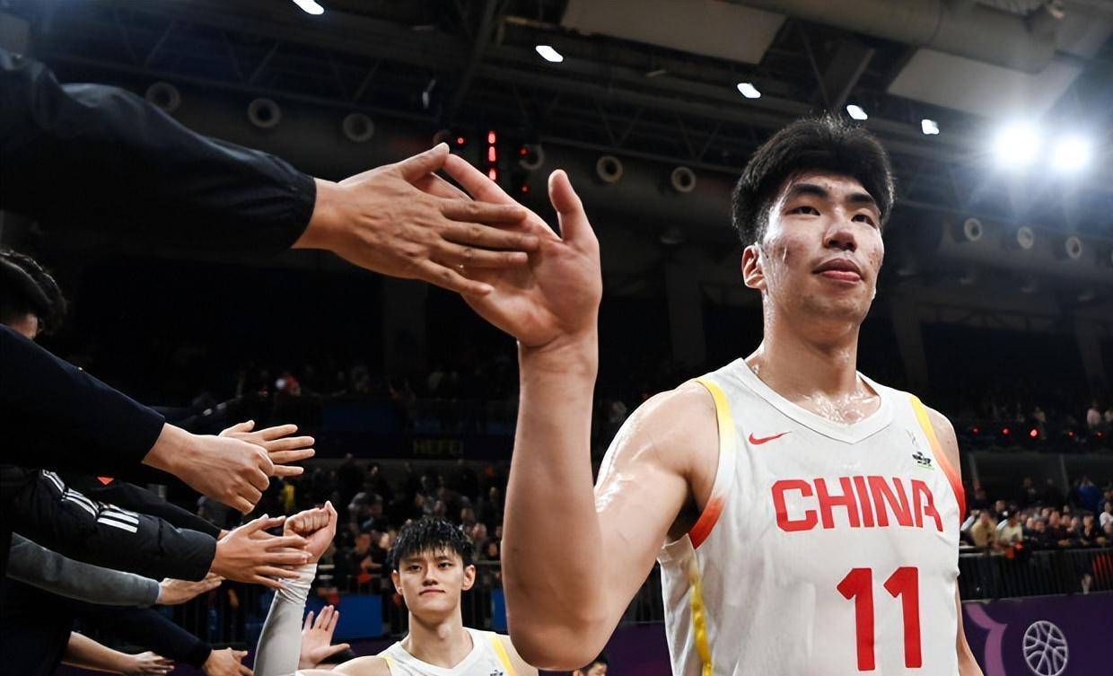 关于球队之间的对抗展示出了强者之间的风采的信息