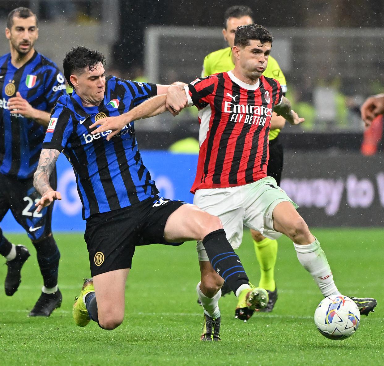 意大利足球赛场上一场紧张的较量的简单介绍 意大利足球赛场上一场紧张的较量的简单介绍