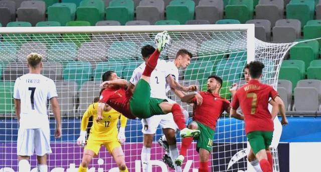 九游体育在线-意大利足球赛场上一场激动人心的对决的简单介绍