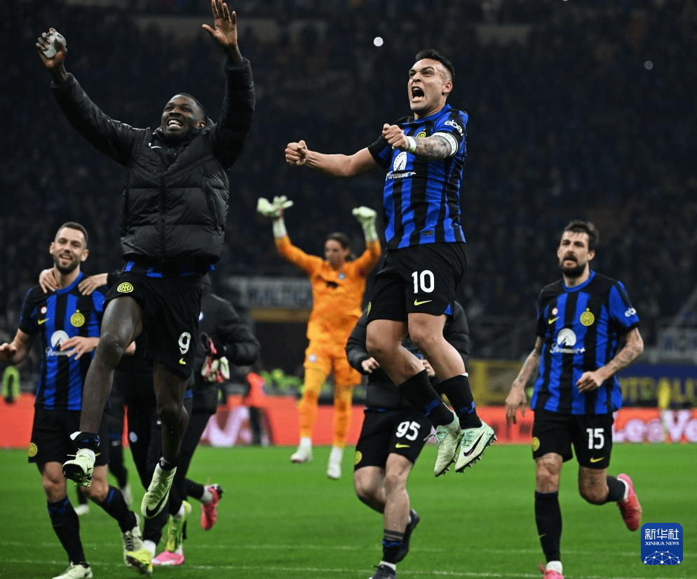 斯图加特客场逆转拜仁慕尼黑,大获全胜 斯图加特客场逆转拜仁慕尼黑,大获全胜