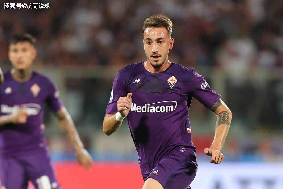 包含佛罗伦萨阿根廷中卫出色发挥，稳定防线的词条