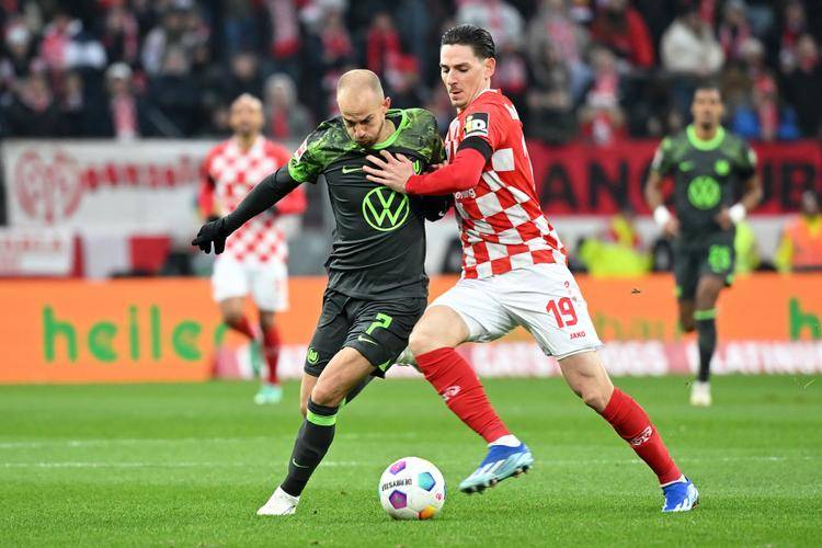 沃尔夫斯堡逼平弗赖堡,德甲保级形势稍有改善的简单介绍 沃尔夫斯堡逼平弗赖堡,德甲保级形势稍有改善的简单介绍