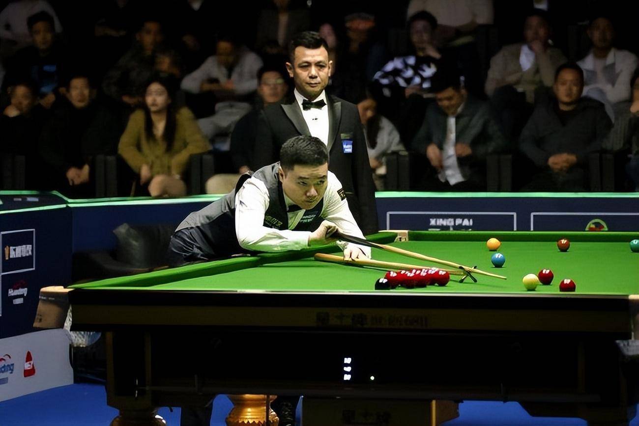 九游体育登录-台球比赛黑马脱颖而出，威猛击中红球
