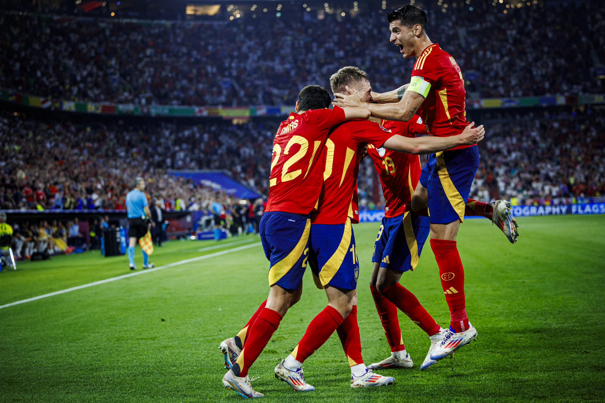 九游体育在线-西班牙联赛精彩继续，球场风云再起